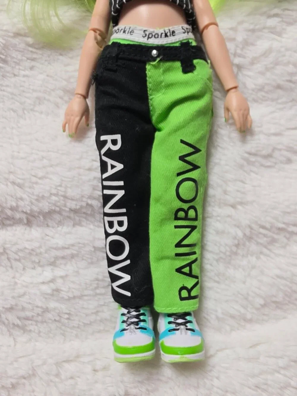 2022 Rainbow High Junior Jade Hunter Fashion Doll Series 1 Green MGA
